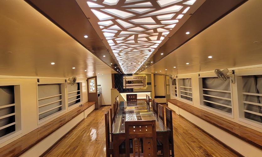 Premium Houseboat