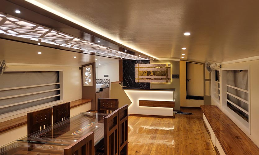 Premium Houseboat